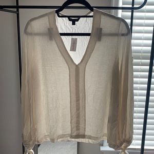 BRAND NEW WITH TAGS BANANA REPUBLIC CREAM BLOUSE WITH BOW TIE CUFFS. Small